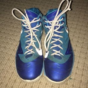 Basketball shoes